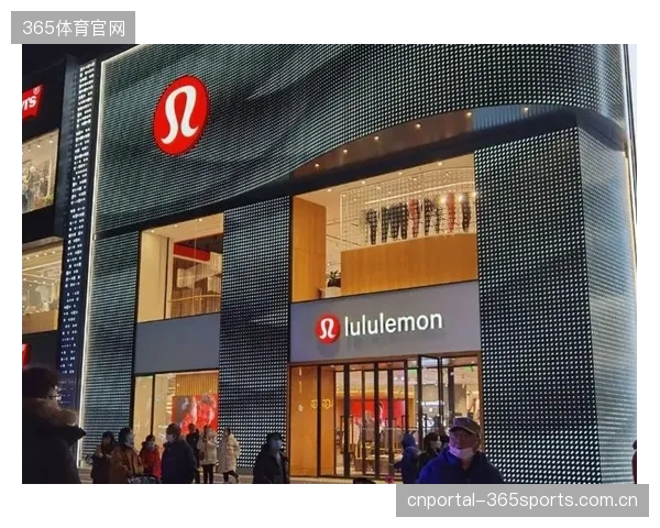 Lululemon成都“城市客厅”概念店，验证了以汗水社交为核心的坪效增长模型